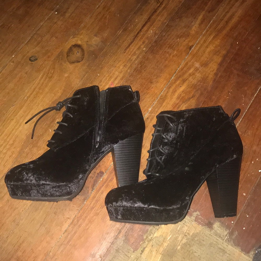 Size 12W NO CALL 5.5-6 Inch heels 1 inch platform